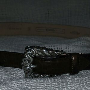 Vintage 98 Fossil Silver Buckle Brown Leather Croc Women's Belt.
